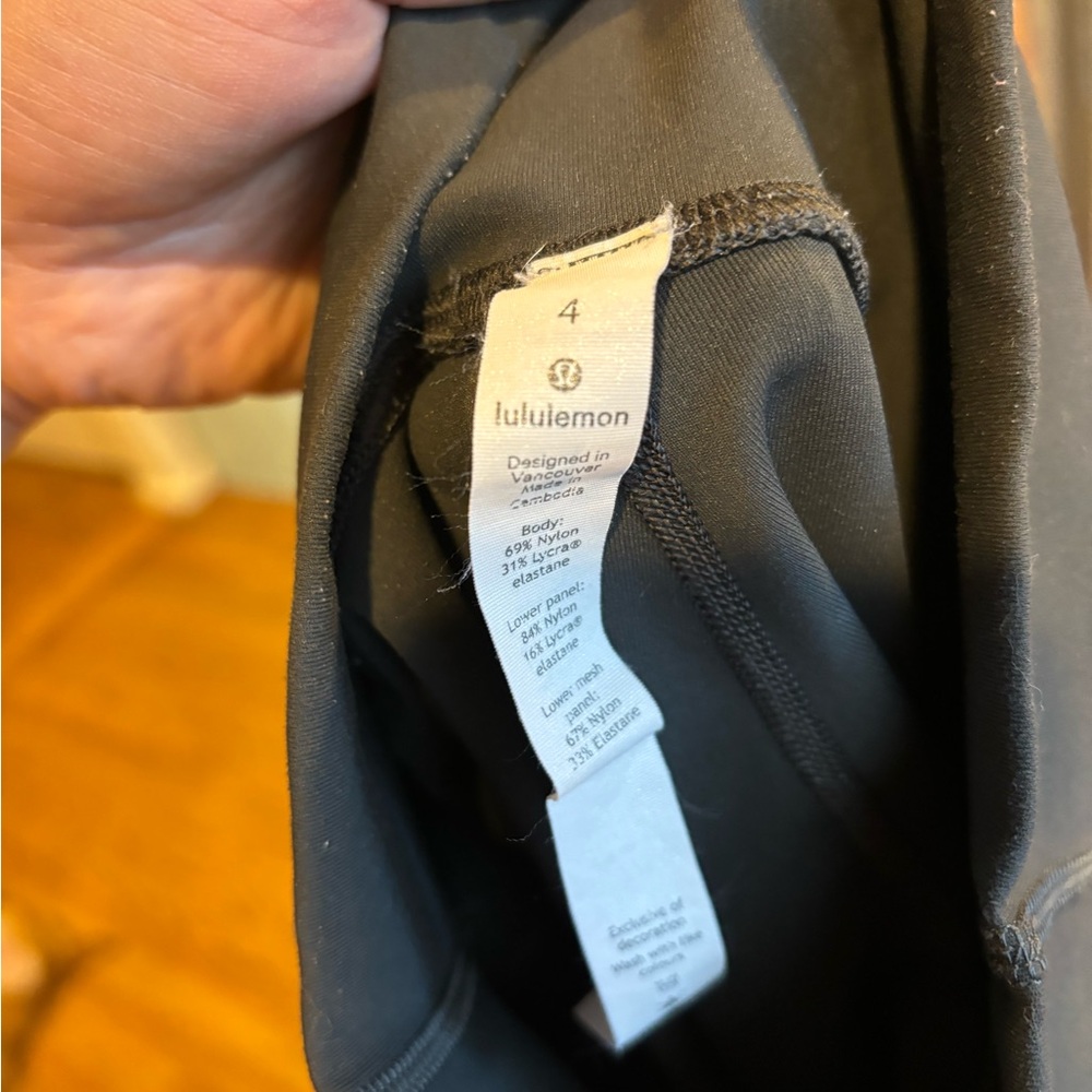 Lululemon grey cropped leggings size 4 - Picture 7 of 7